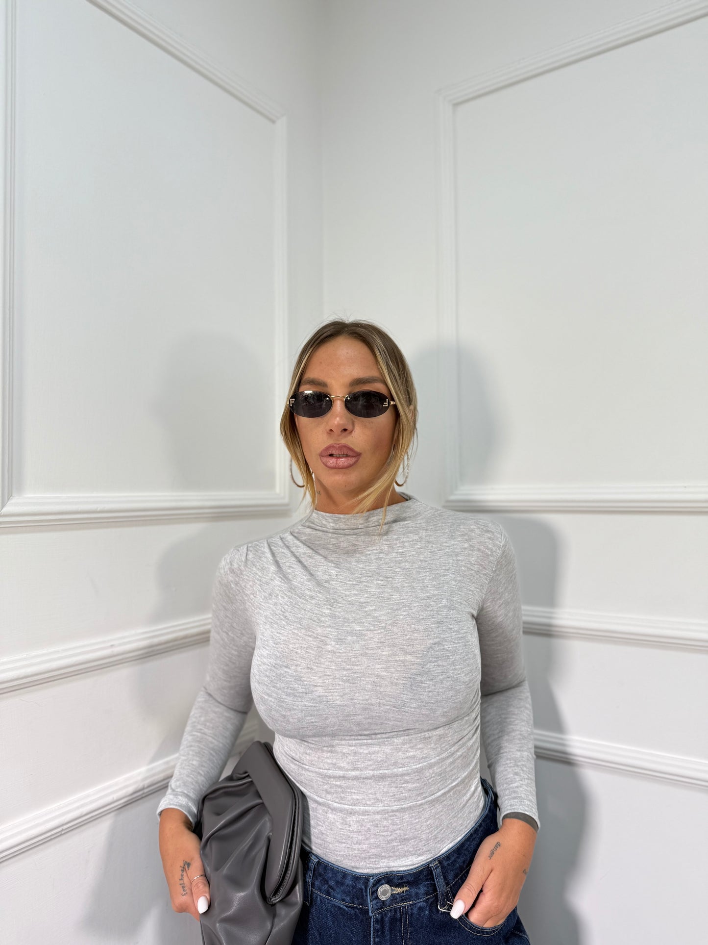 Shirt semi velata mezzo collo con drappeggi grigia 5486