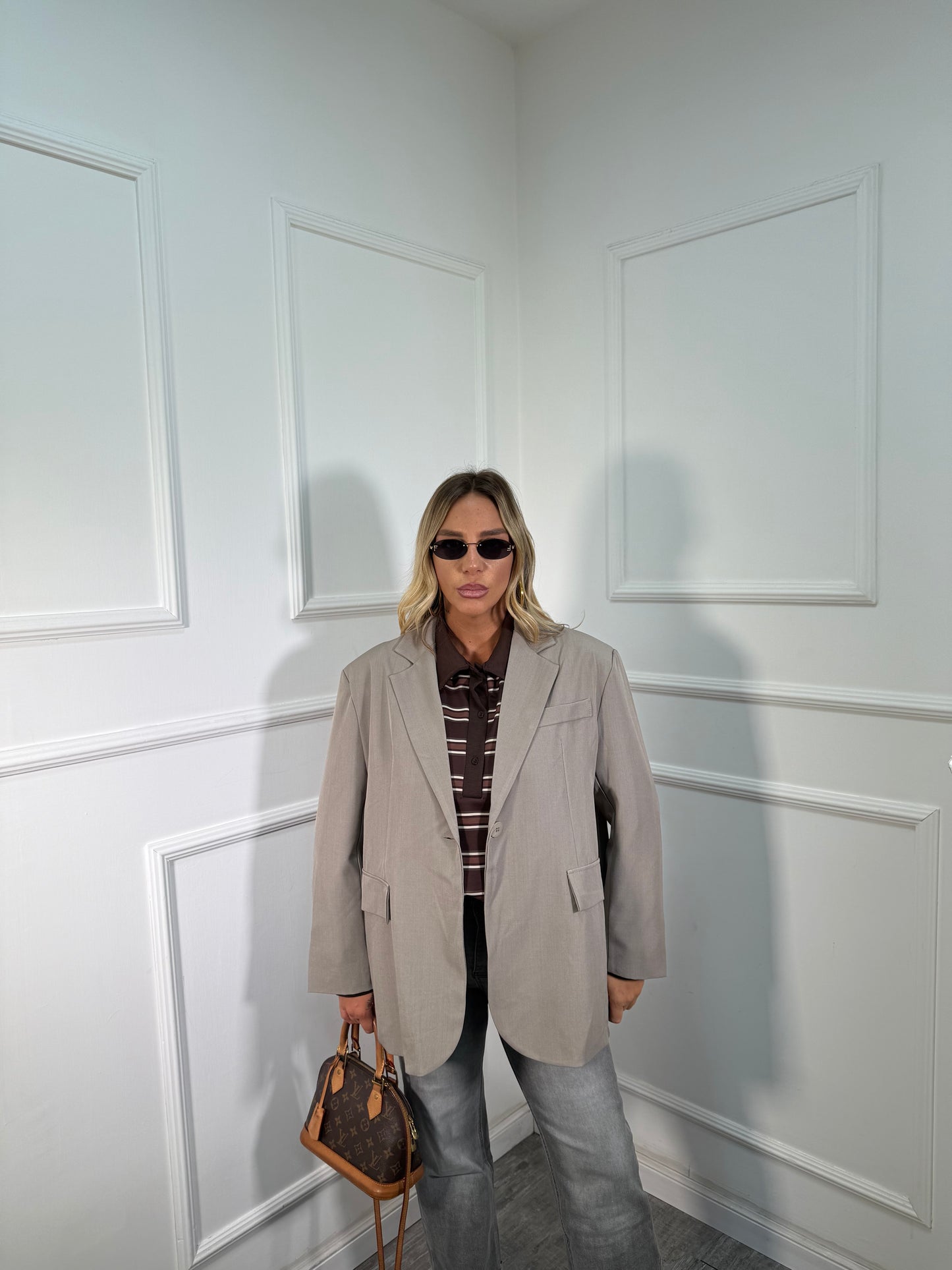 Blazer oversize con spacchetti laterali e spalline imbottite taupe 87267