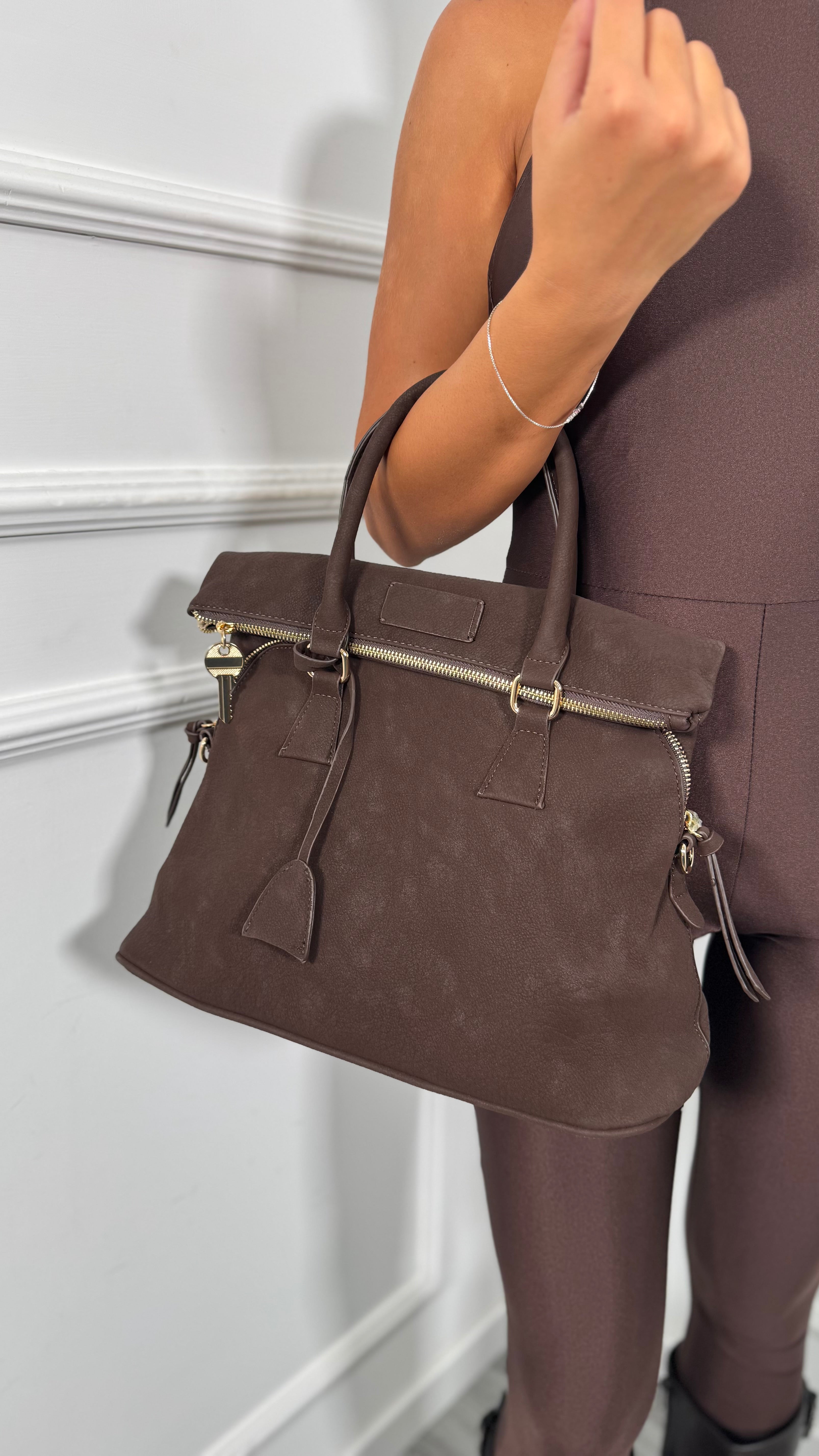 Borsa ecocamoscio con risvolto marrone