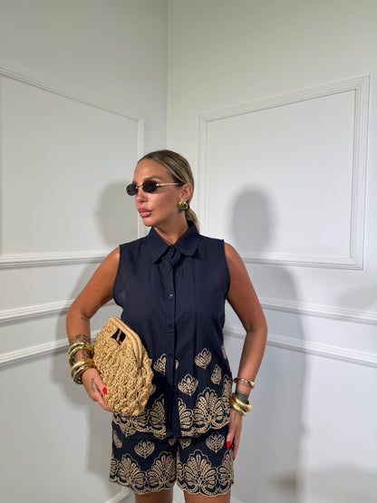 Coordinato in cotone con ricami in pizzo San gallo blu bc518