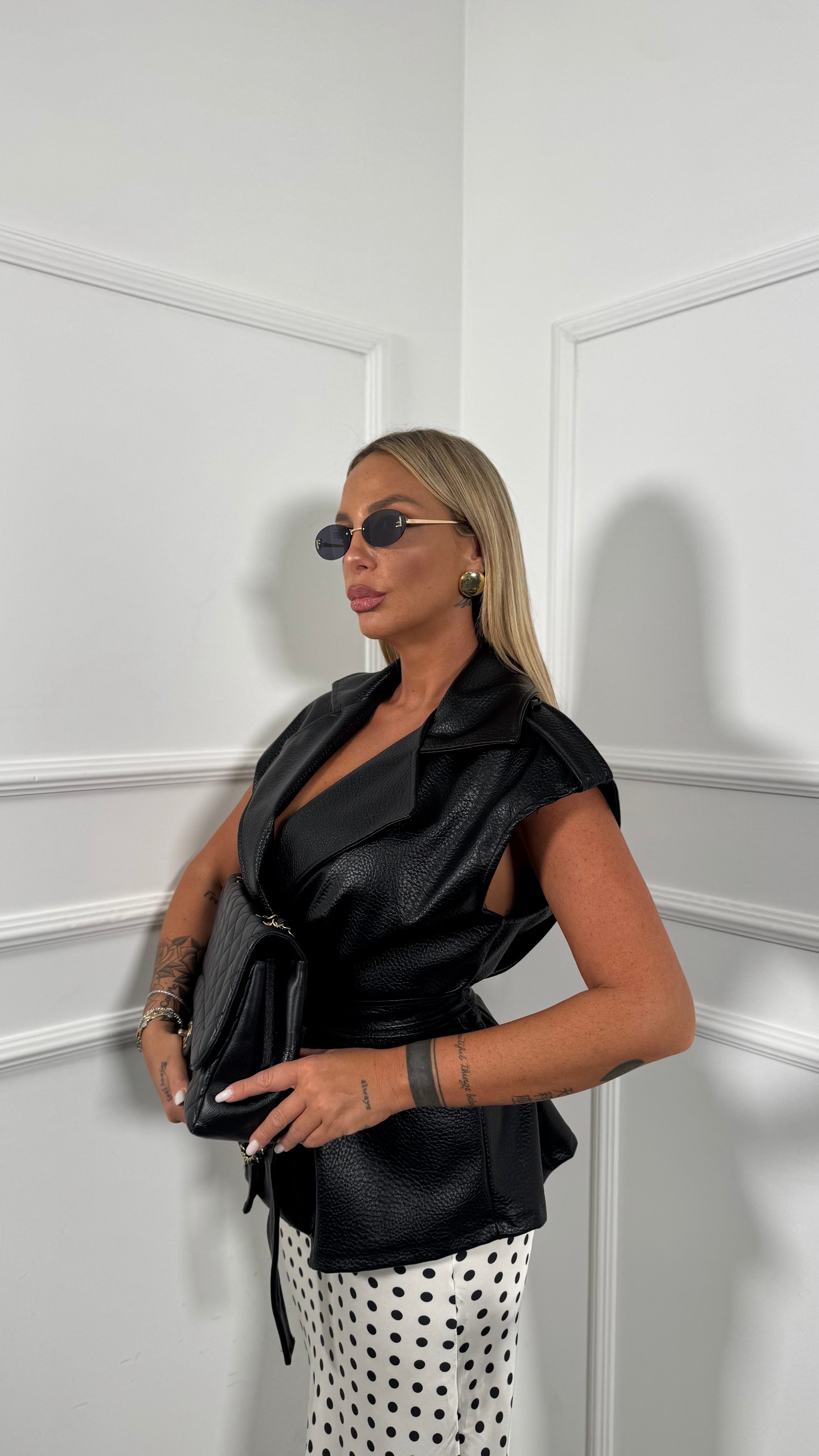 Gilet ecopelle con fusciacca in vita nero 003525