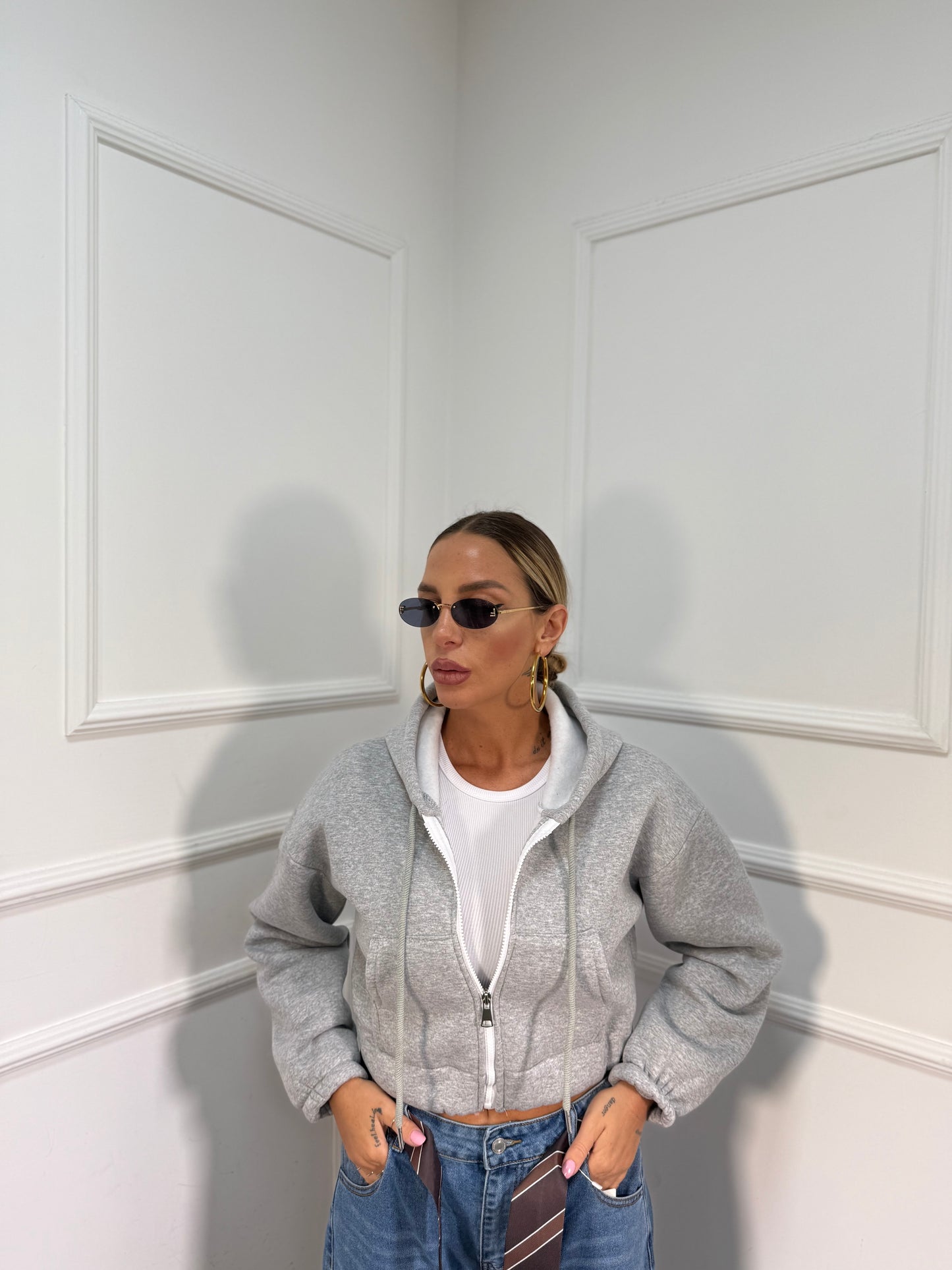 Felpa crop in pile con cappuccio Essential grigio 43763