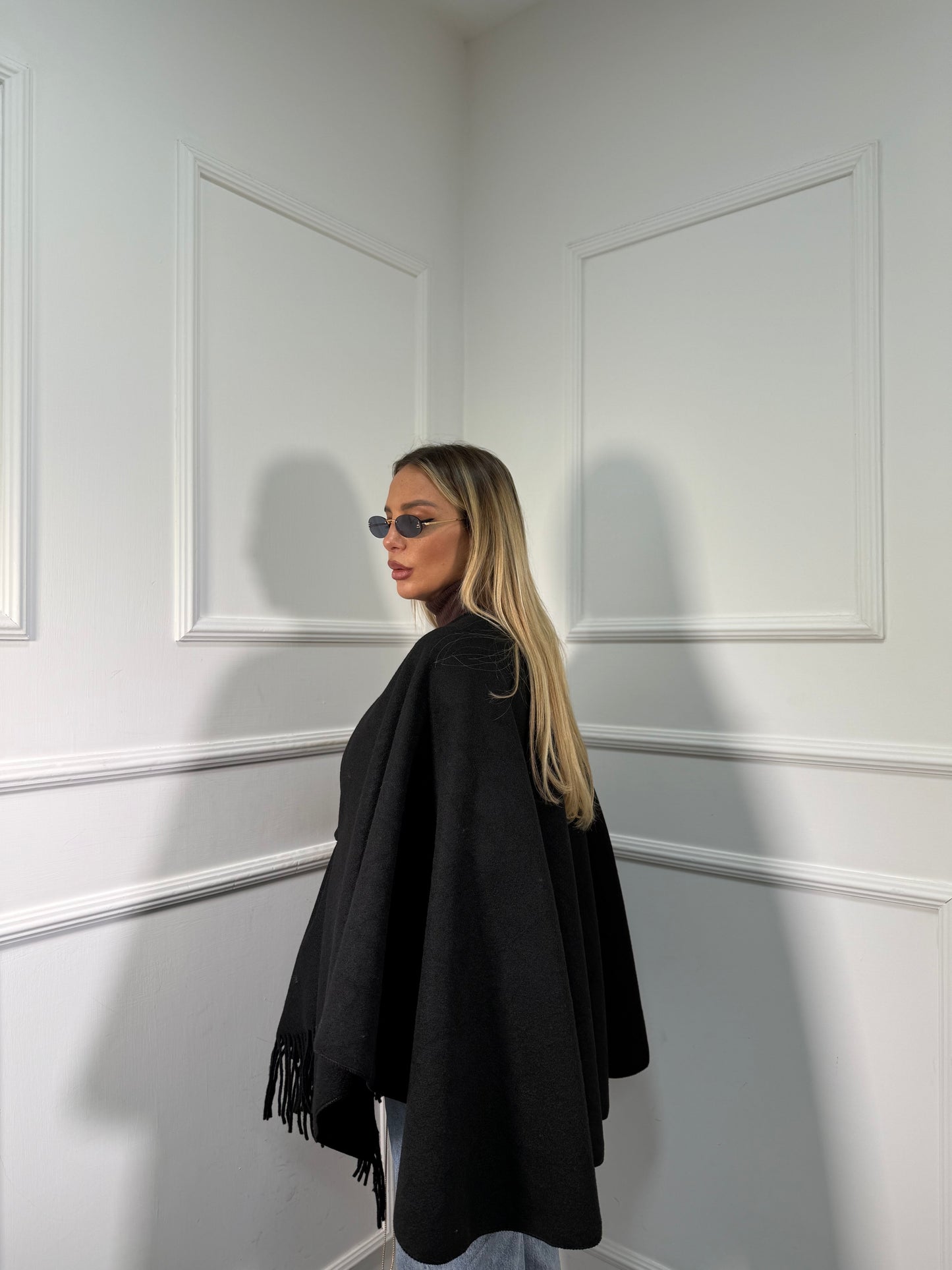 Mantella in misto lana Medellín nera 831