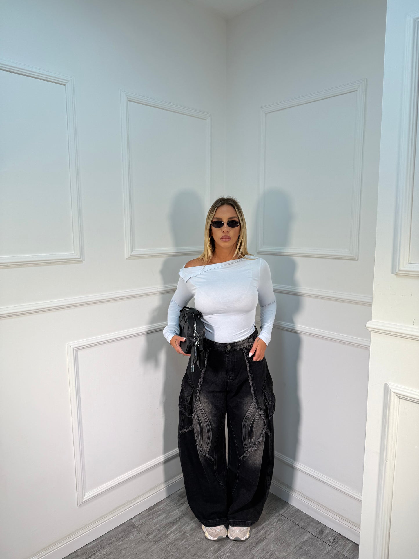 Shirt in cotone scollo asimmetrico polvere mfs15046