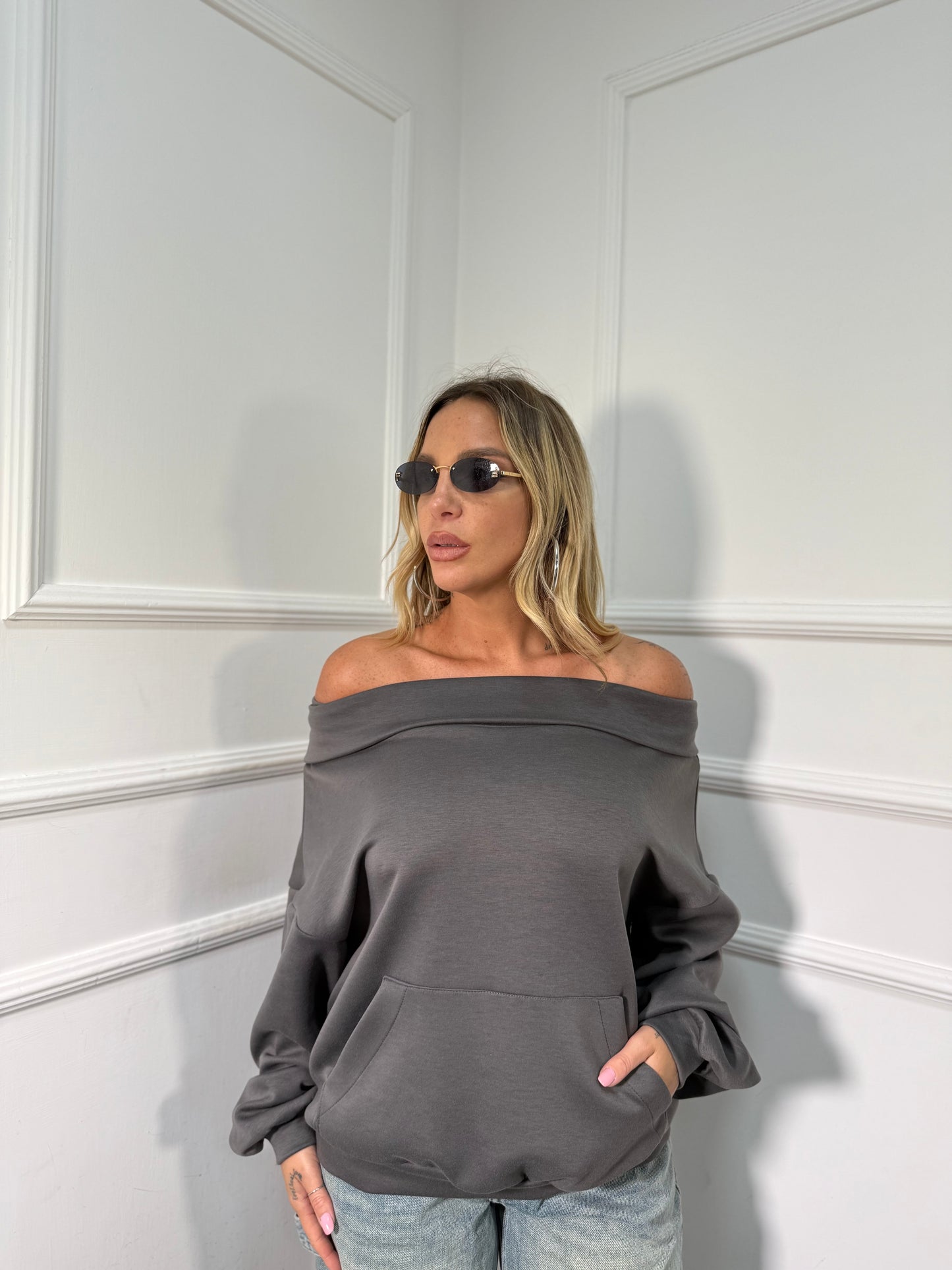 Felpa scollo a barca grigio 97037