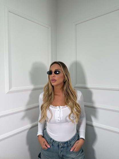 Shirt a costine con pizzo e bottoncini bianca