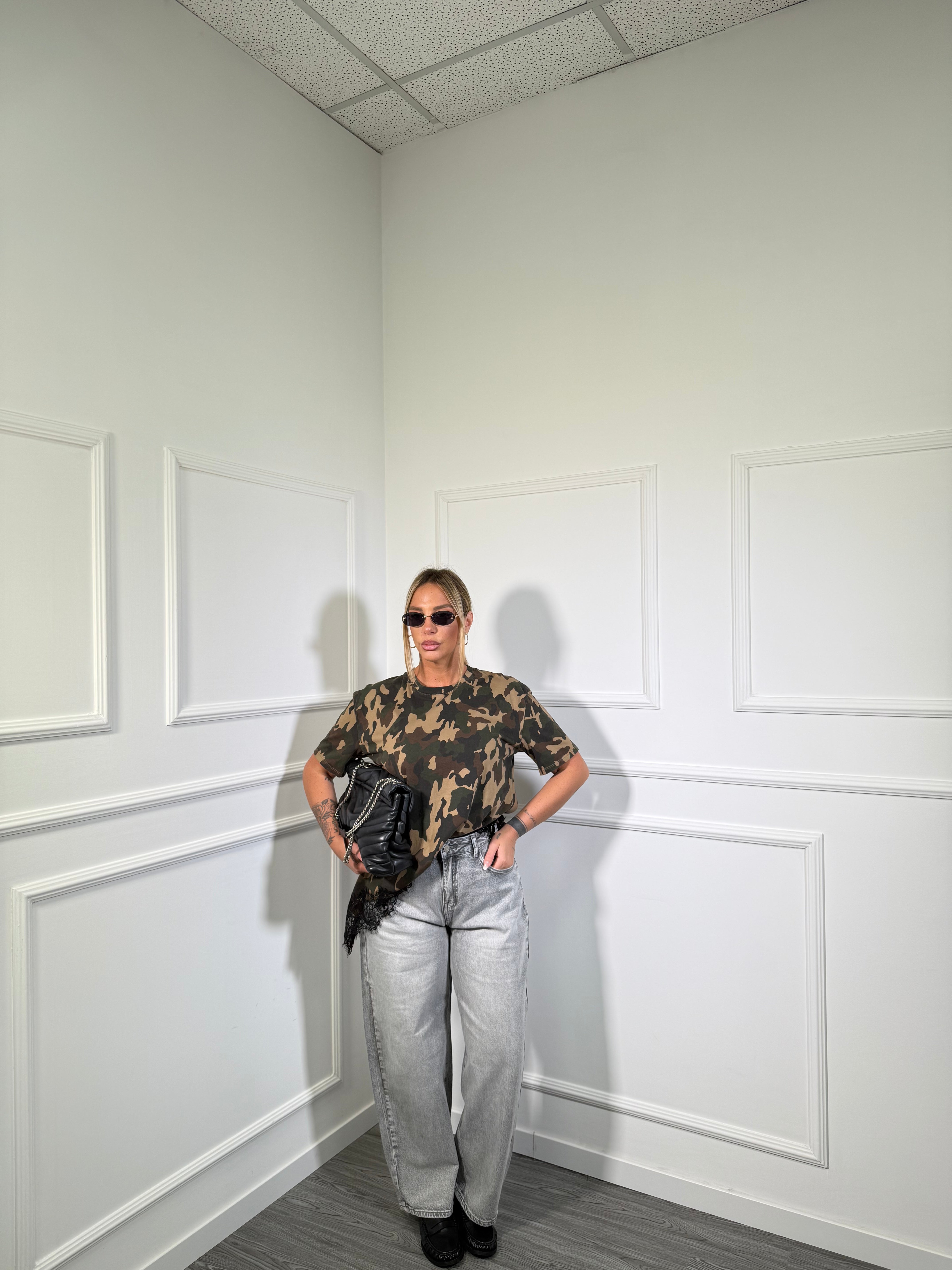 T-shirt asimmetrica con pizzo militare by lumina ld3734