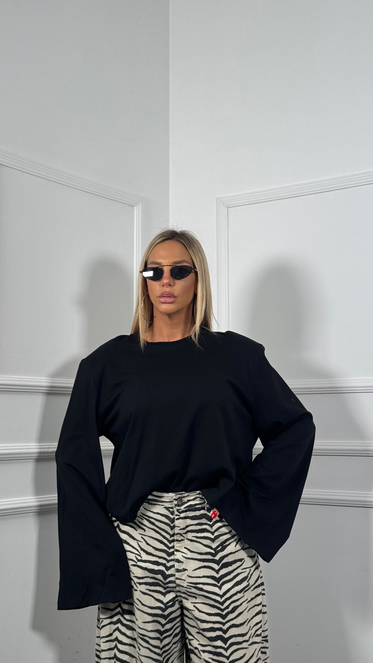 Shirt in cotone con spalline manica a campana by lumina Fryda nera ld6134