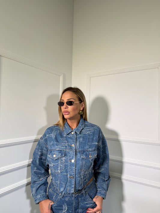 Giacca crop in denim effetto sfrangiato Friday lavaggio medio f108