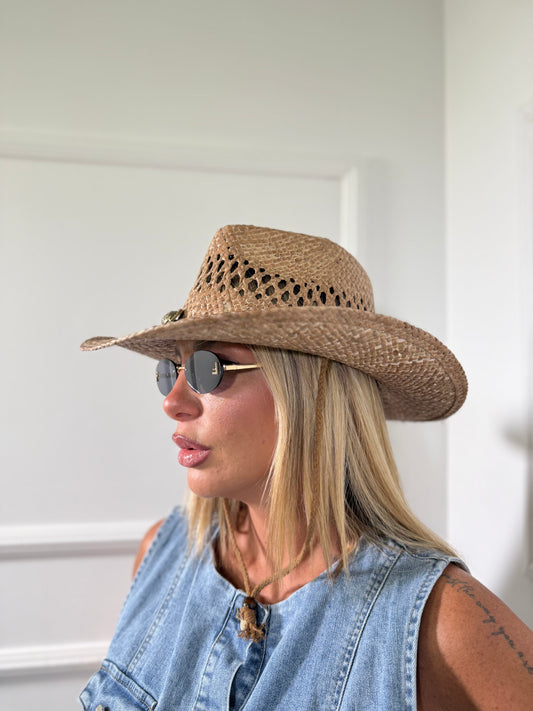 Cappello in paglia traforato con medaglione
