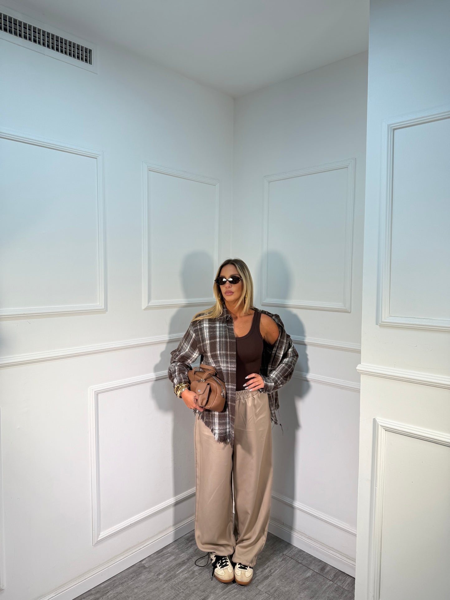 Pantaloni con coulisse sul fondo Low-Cost cappuccino 22022