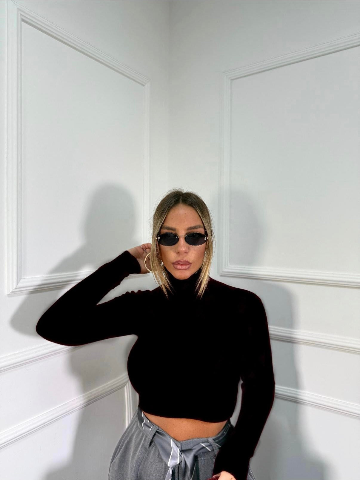 Maglioncino crop collo alto nero em2020