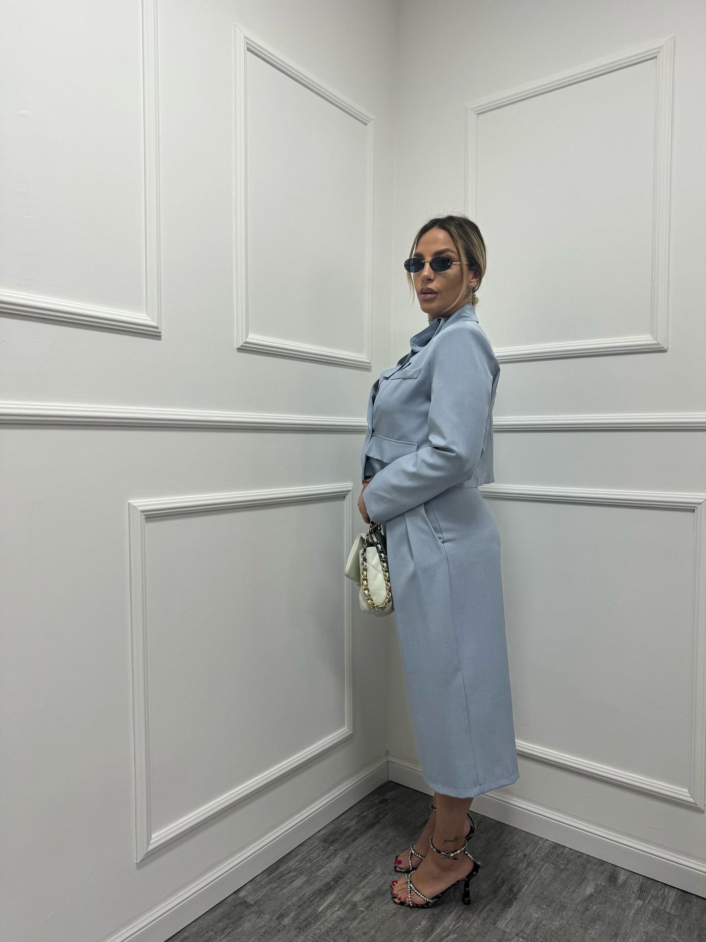 Tailleur bermuda+cravattino azzurro pastello 6300