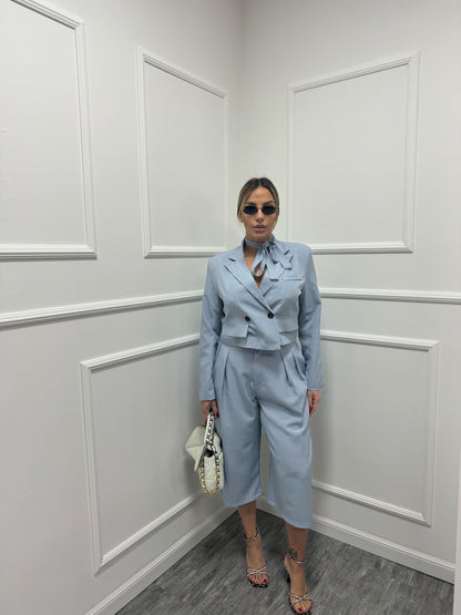 Tailleur bermuda+cravattino azzurro pastello 6300