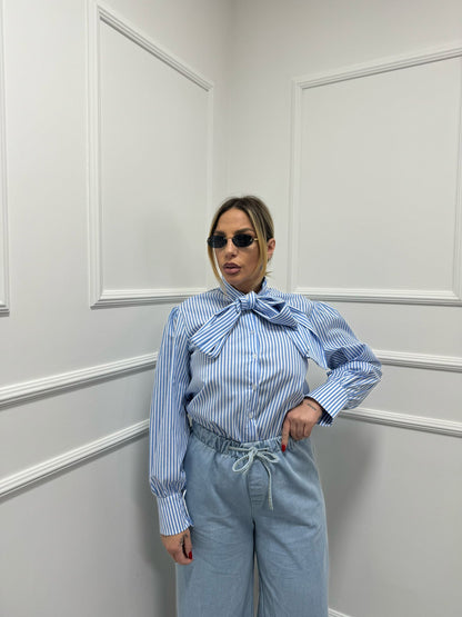 Camicia righe azzurra e bianca con fiocco