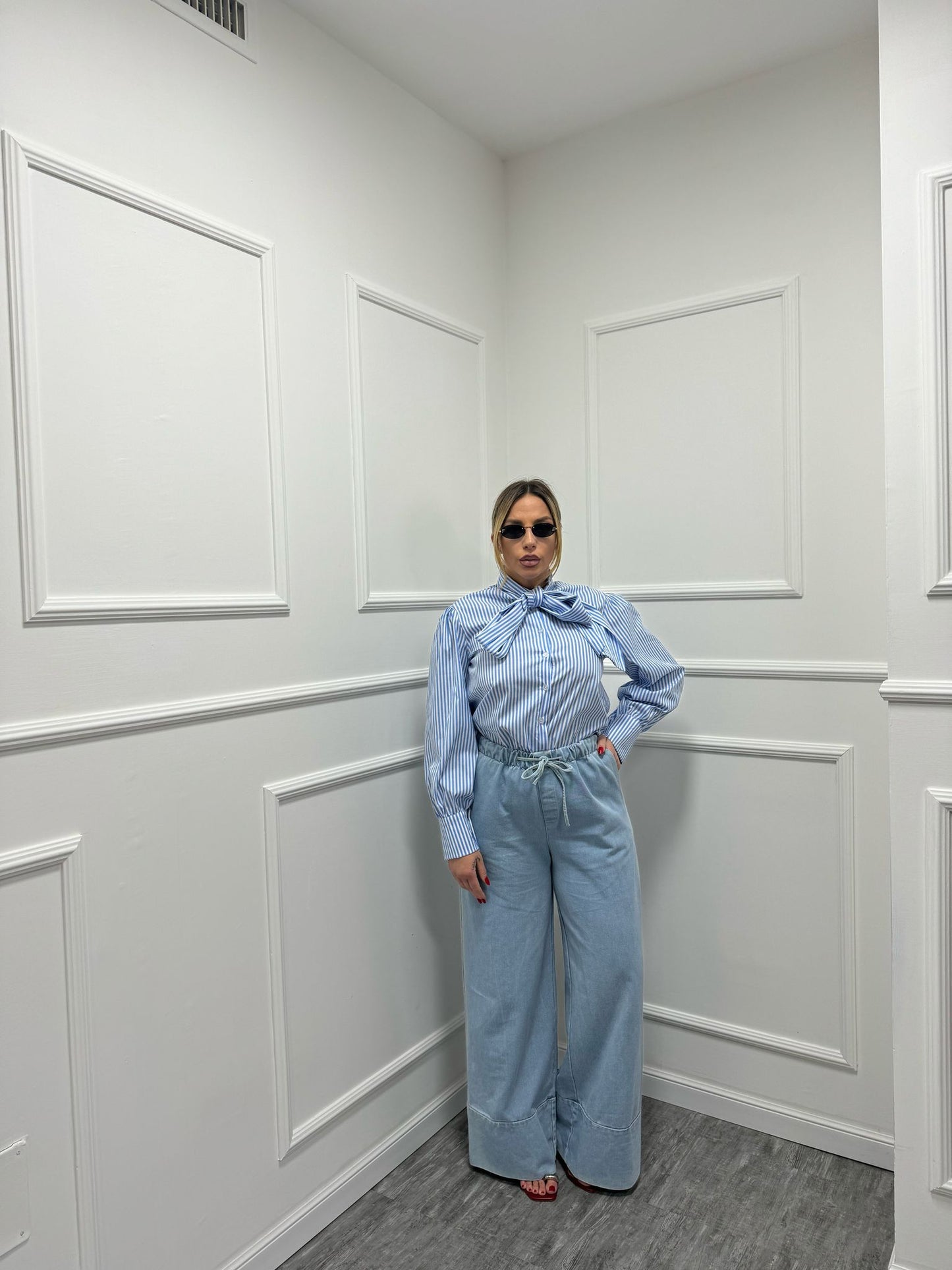 Camicia righe azzurra e bianca con fiocco