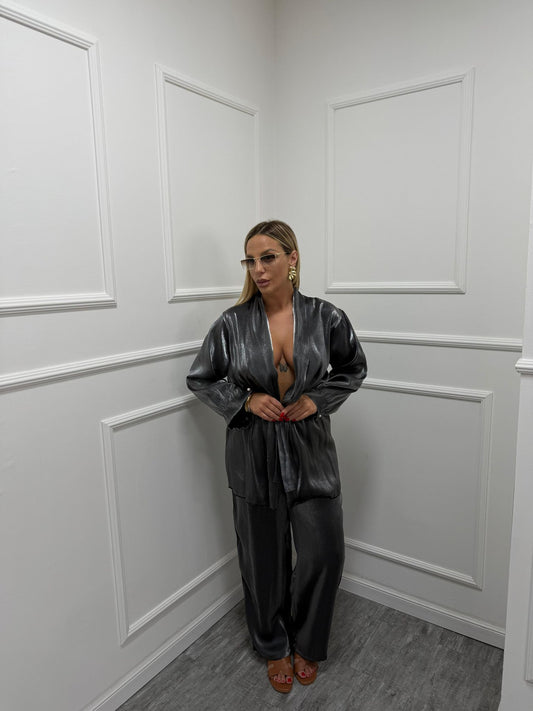 Tailleur satin grigio